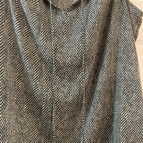 J Jill EUC women’s sleeveless top. Grey color. Size 14. Strings on front of top - Picture 7 of 9